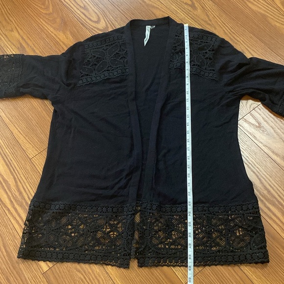 NY collection woman’s black 💯rayon lightweight cardigan with lace trim size L - Picture 11 of 12